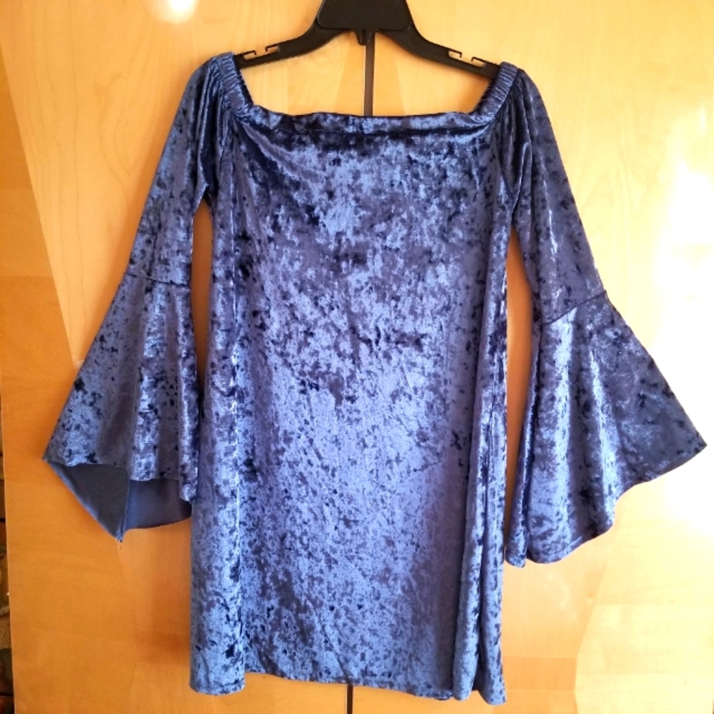 Off the shoulder fancy sleeve shirt